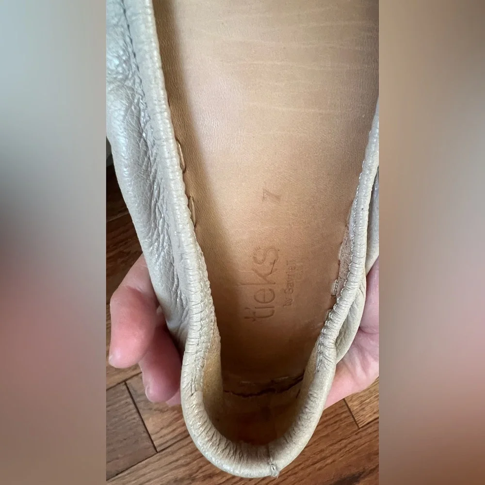Tieks Taupe Ballet Flat Shoes Sz 7 - Picture 3 of 8